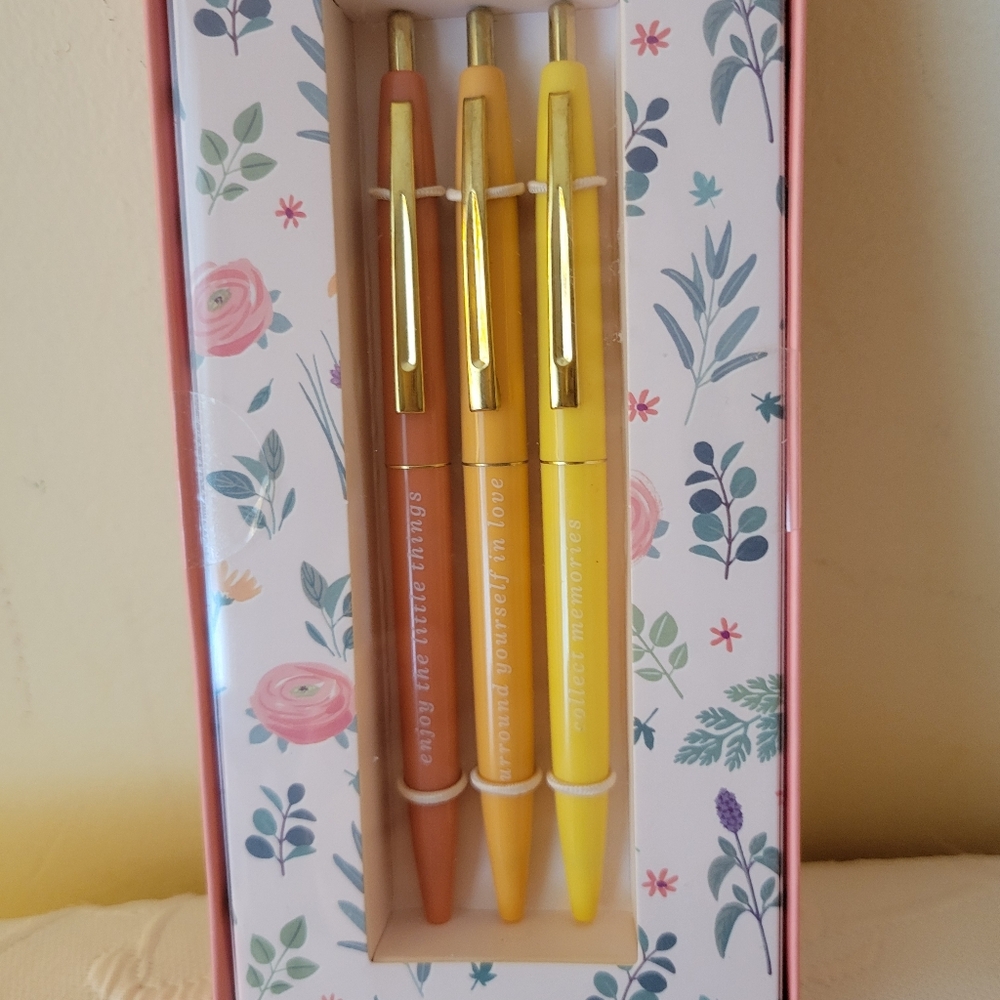 Fringe Studio Floral Pen Set - Coral Pink Box with White Lettering - Picture 4 of 4